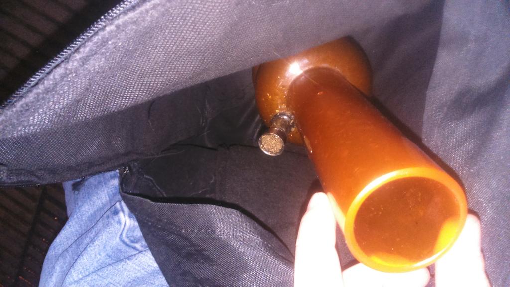 adiccionthc's tweet photo. Escondida ✅ a fumar de la mochila 🎒 https://t.co/wfob5iBpYn