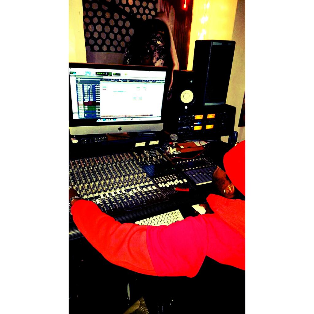 YoungStylen's tweet photo. Aalways working  #WTFIsSleep #Livepaid https://t.co/Rz6dja6BsV