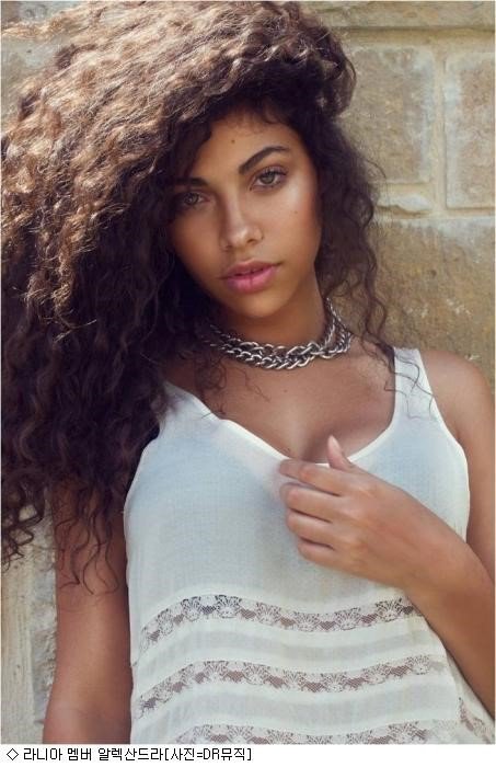 soompi's tweet photo. RANIA Introduces New Member + Teaser for “Demonstrate” https://t.co/Ybr6CNVxVb https://t.co/48AqZrV0ra