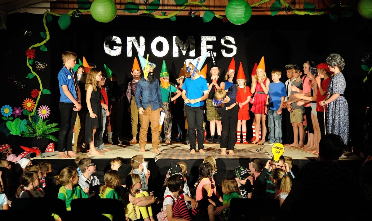 puahue_school's tweet photo. Well done to the cast, crew, teachers and helpers this evening. A very successful performance of gnomes and gardens https://t.co/LsVao6zBdc