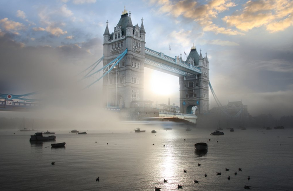 LDN's tweet photo. Stunning images of foggy London: https://t.co/tFejCJlijk https://t.co/wFojdchKjY