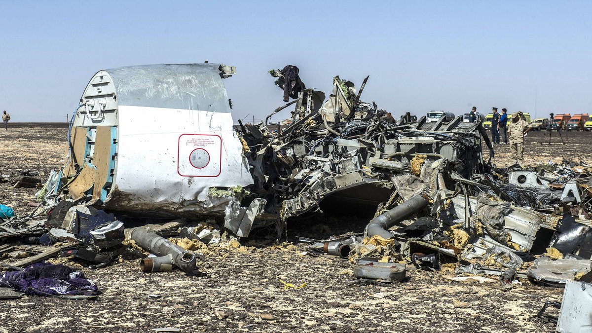 business's tweet photo. Russian plane that crashed in Egypt slowed suddenly, then plunged at 300 mph https://t.co/EaJyFw0vxy https://t.co/W7Y1dL106R