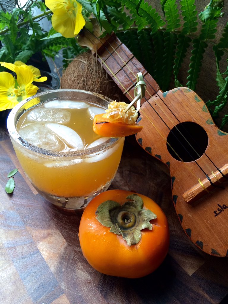 yvonnemdz's tweet photo. Fall Romance @GubbaRum @TheOwlsBrew #vanilla_rum #coco_lada_tea #honey #persimmon #papaya #coconut #vanilla #syrup π https://t.co/FFrGxgPHi7