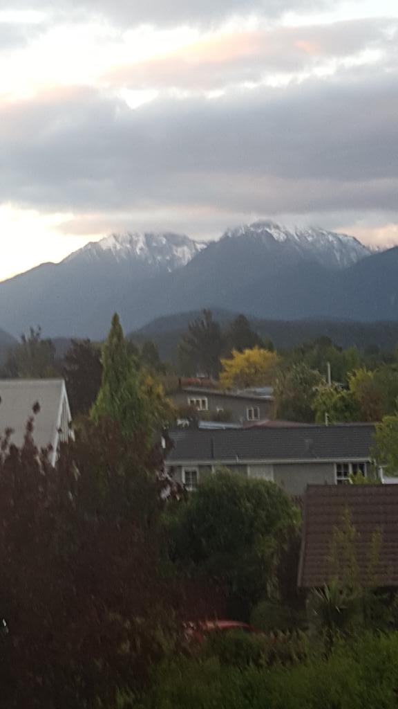 ccache_bodywrap's tweet photo. #tourofsouthland #SBSToS2015 team room overlooking the snow for tonight https://t.co/vH1qZFcNqr