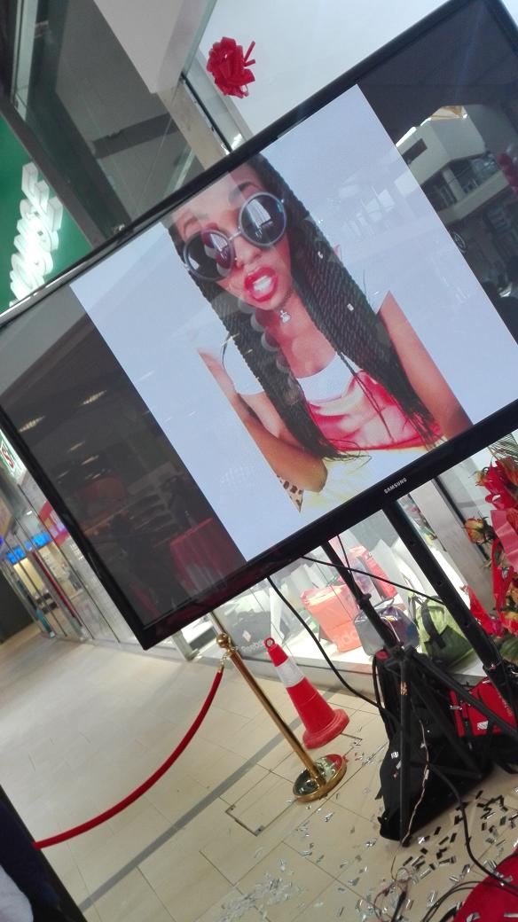 cheche254's tweet photo. #huaweip8#makeitpossible#hereweare #flagship#newhuaweistore #gardencity https://t.co/NauiJ2Yrck