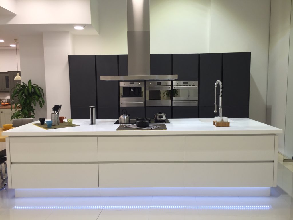 CreativKitchens's tweet photo. #jeddah_showroom #creative_kitchens #LINRAR_AVANT #Symphony https://t.co/kgeui7HJmx