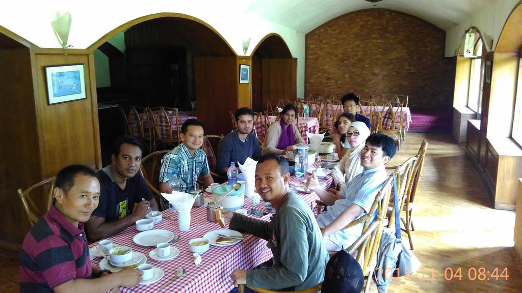 agus_deso's tweet photo. Round table breakfast. They come from #Indonesia #Nepal #Bangladesh and #Myanmar. Good morning all #LetsDrinkTea https://t.co/VJACSrJqF7