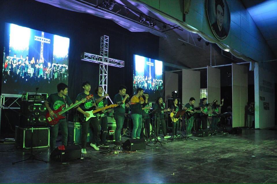 kdpalayad's tweet photo. Musikero ni Kristo 🎶🎤🎹🎸☝🏼️ #YFLDistrictOfBatangas #Dband #OneHeart #DYC2015 https://t.co/71EpKu2oa4