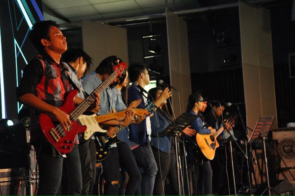 kdpalayad's tweet photo. Musikero ni Kristo 🎶🎤🎹🎸☝🏼️ #YFLDistrictOfBatangas #Dband #OneHeart #DYC2015 https://t.co/71EpKu2oa4