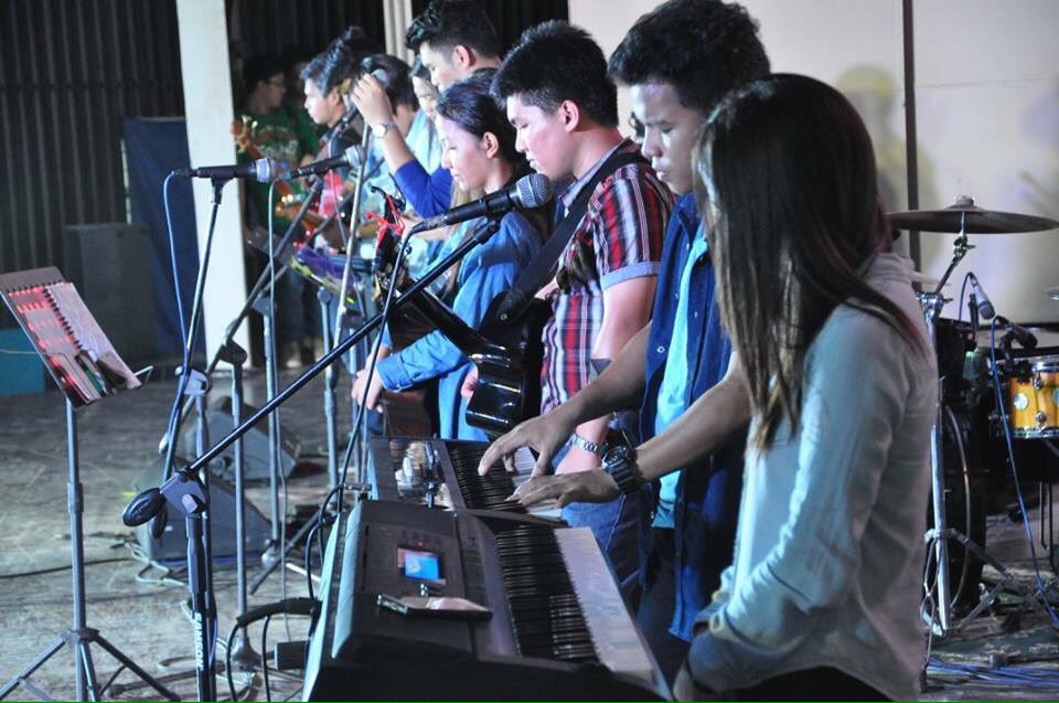 kdpalayad's tweet photo. Musikero ni Kristo 🎶🎤🎹🎸☝🏼️ #YFLDistrictOfBatangas #Dband #OneHeart #DYC2015 https://t.co/71EpKu2oa4