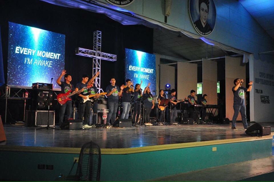 kdpalayad's tweet photo. Musikero ni Kristo 🎶🎤🎹🎸☝🏼️ #YFLDistrictOfBatangas #Dband #OneHeart #DYC2015 https://t.co/71EpKu2oa4