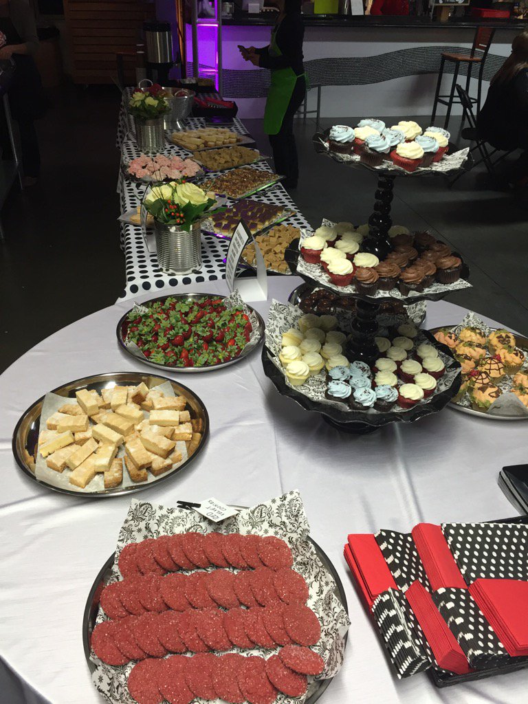 PoppyOna's tweet photo. Big thanks to the dessert sponsors for the Big Stir. Thank you for the amazing donations. Yum!
#hugsinabowl https://t.co/uDOqDMTNlu