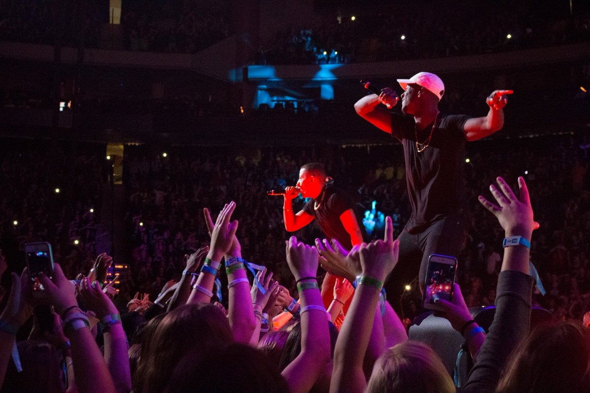 PiPressPhotos's tweet photo. 18,000 @Twincities students get inspired at WE DAY at #XcelEnergy Center in #StPaul. Photos: https://t.co/FFbXGHCycY https://t.co/JDv40ZAOPu