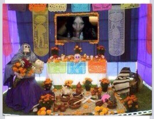 Esquirlas's tweet photo. Para #QueVuelvaElFav denle ❤️ antes de que quiten el altar de #JenniRivera /@DRAKERS46 @Parachico_ @mariogoso https://t.co/gTvafqz9ll