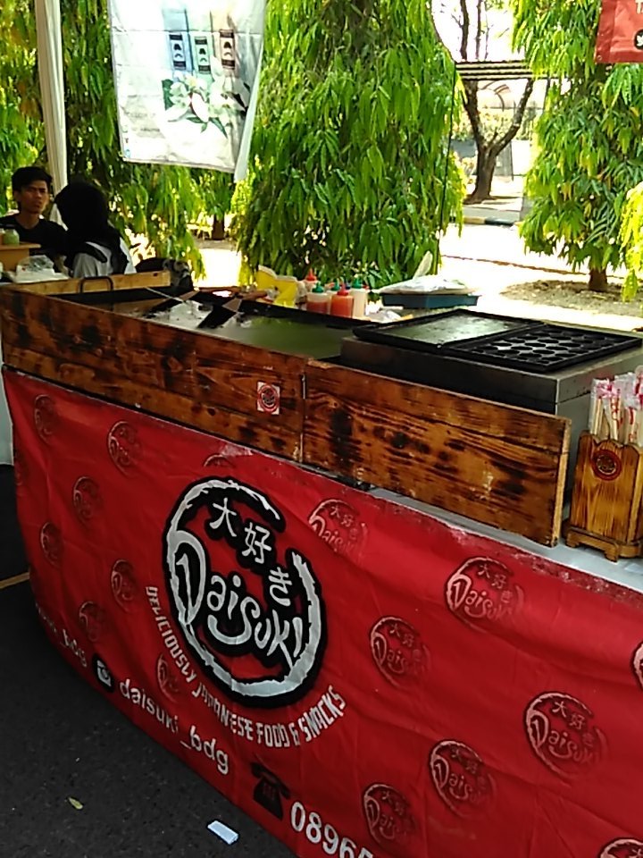yang mau okonomiyaki atau takoyaki? bisa mampir ke stand DAISUKI :)