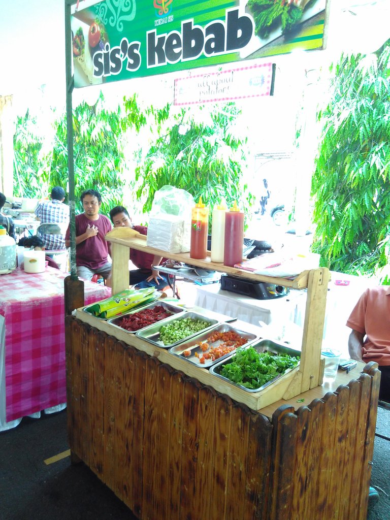 yang mau kebab bisa mampir "SIS'S KEBAB"!