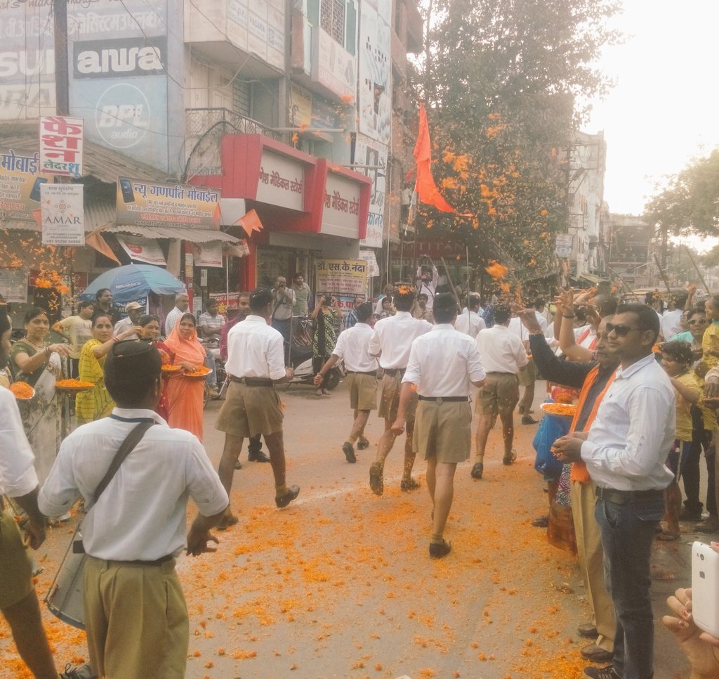 PrashantSoniCG's tweet photo. #IrfanHabib Sahab, I hav never seen people's showering flowers at any ISIS Agent on Festivals
Intolerance https://t.co/CHTVPmSBbX