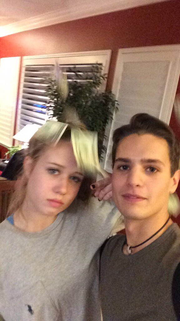 haleyhall98's tweet photo. Happy half birthday bb!!!!!!!! #nineteenandahalf #almosttwenty #urock #makeitrain https://t.co/LDfaRTMOXX