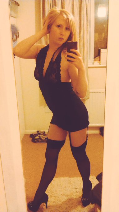 Thanks to whoever bought me this gorgeous dress from my wishlist, I shall go to the ball! https://t.<a href="/tag/feet"class="tags"><span>#feet</span></a><a href="/tag/feettweet"class="tags"><span>#feettweet</span></a><a href="/tag/feetupfriday"class="tags"><span>#feetupfriday</span></a>