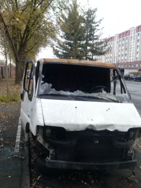 AssoDelacroix's tweet photo. @GDRoubaix @VDNRoubaix  12 jrs que ce Van est dvt notre porte malgré nbx appels vivacité,police etc... https://t.co/XojmAM8xHt