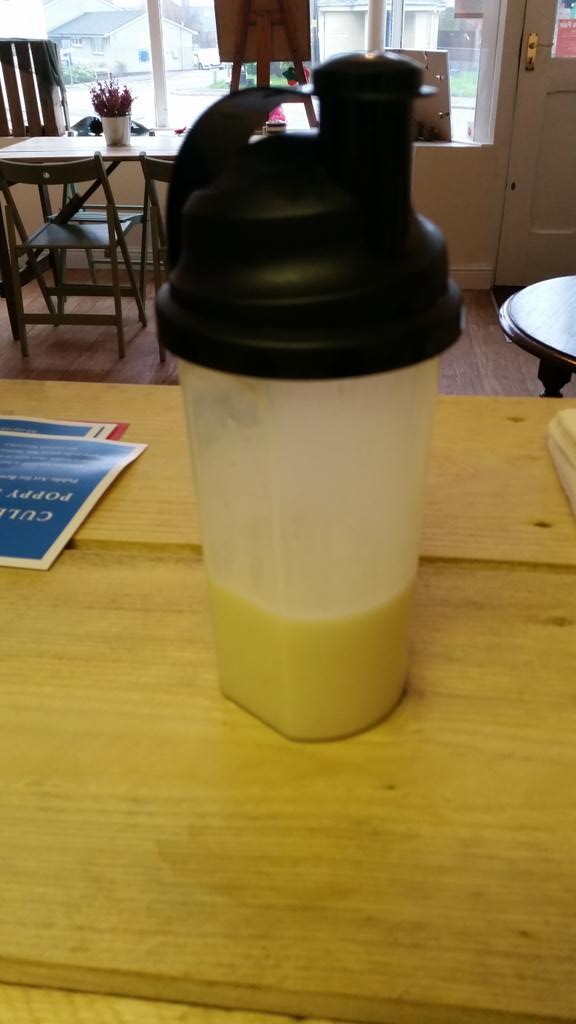thedevonkitchen's tweet photo. Cinnamon danish toffee protien shake π #stopeatingcake https://t.co/mpIDGZa5Rc
