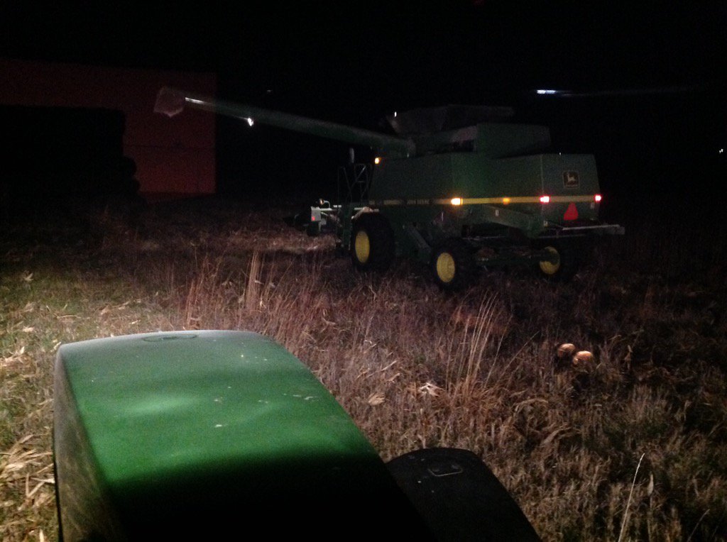 farmerdoug93's tweet photo. I think I have time for 1 more round. #crop15 almost in the books. https://t.co/FV4kmJKzfH
