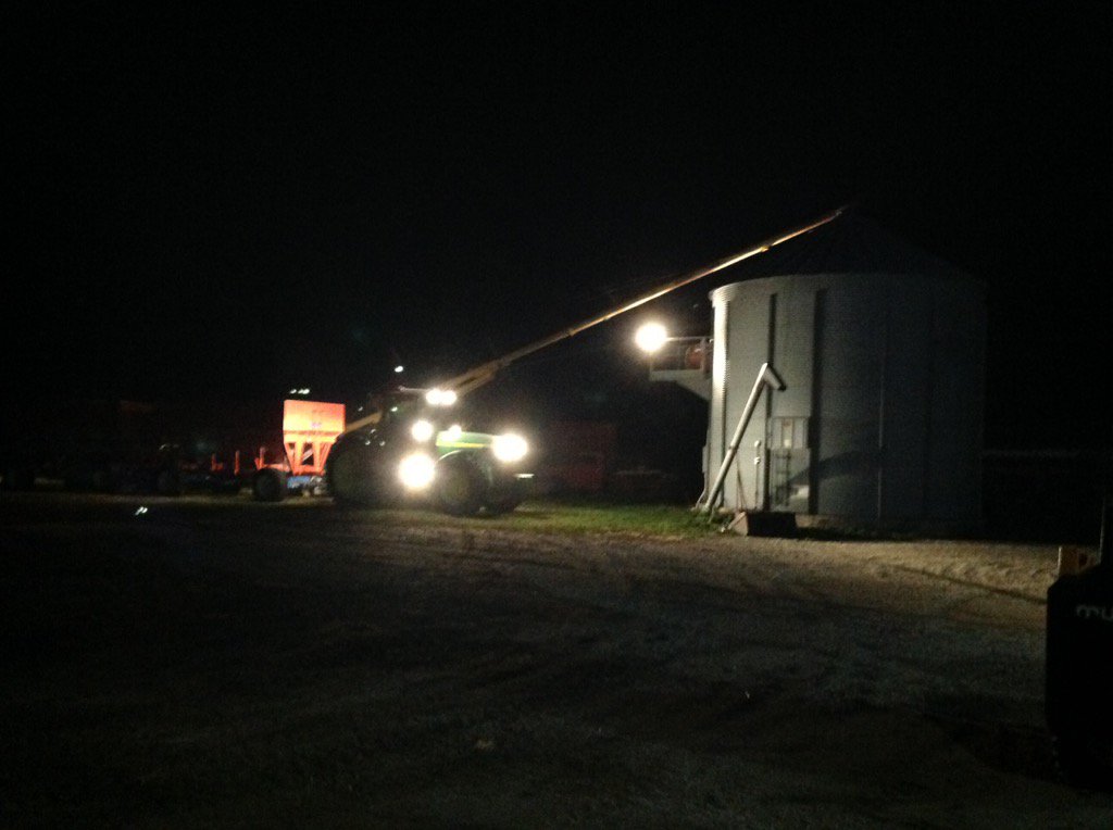 farmerdoug93's tweet photo. I think I have time for 1 more round. #crop15 almost in the books. https://t.co/FV4kmJKzfH