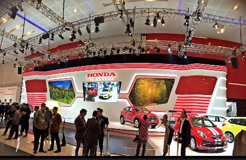 RealFansJKT48's tweet photo. Stage booth honda buat @officialJKT48 tampil udah siap nih, arek2 suroboyo, are you ready?!! https://t.co/YQ44JNVQ2w