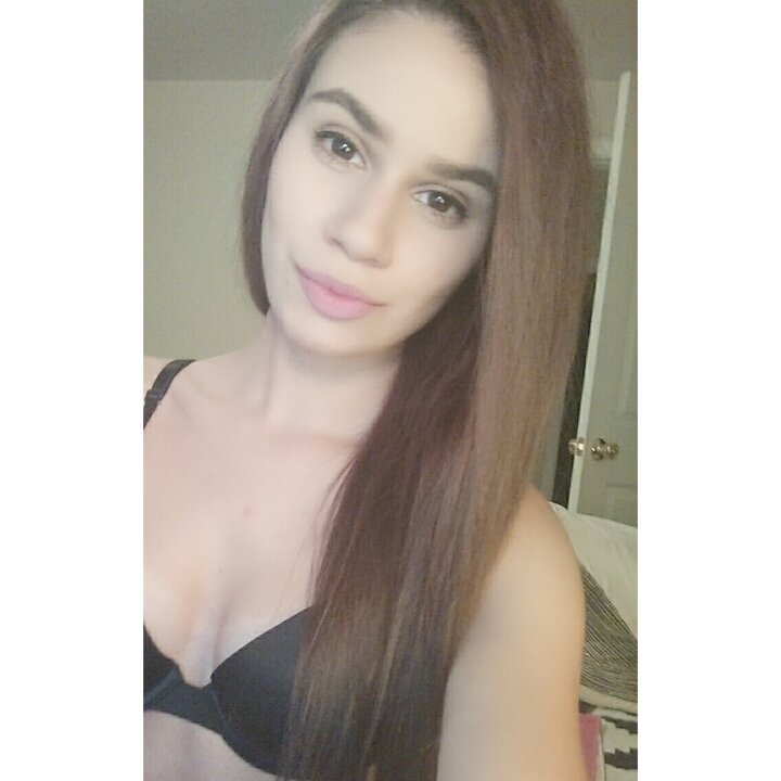 hollywild69's tweet photo. Online for a few so cum play 😘 @NakedDotComCams @TeamCamgirls @TeamPervcb @CamJobZ @CamGirlPromo @spoilmemaybe https://t.co/7VmsRwvzYk