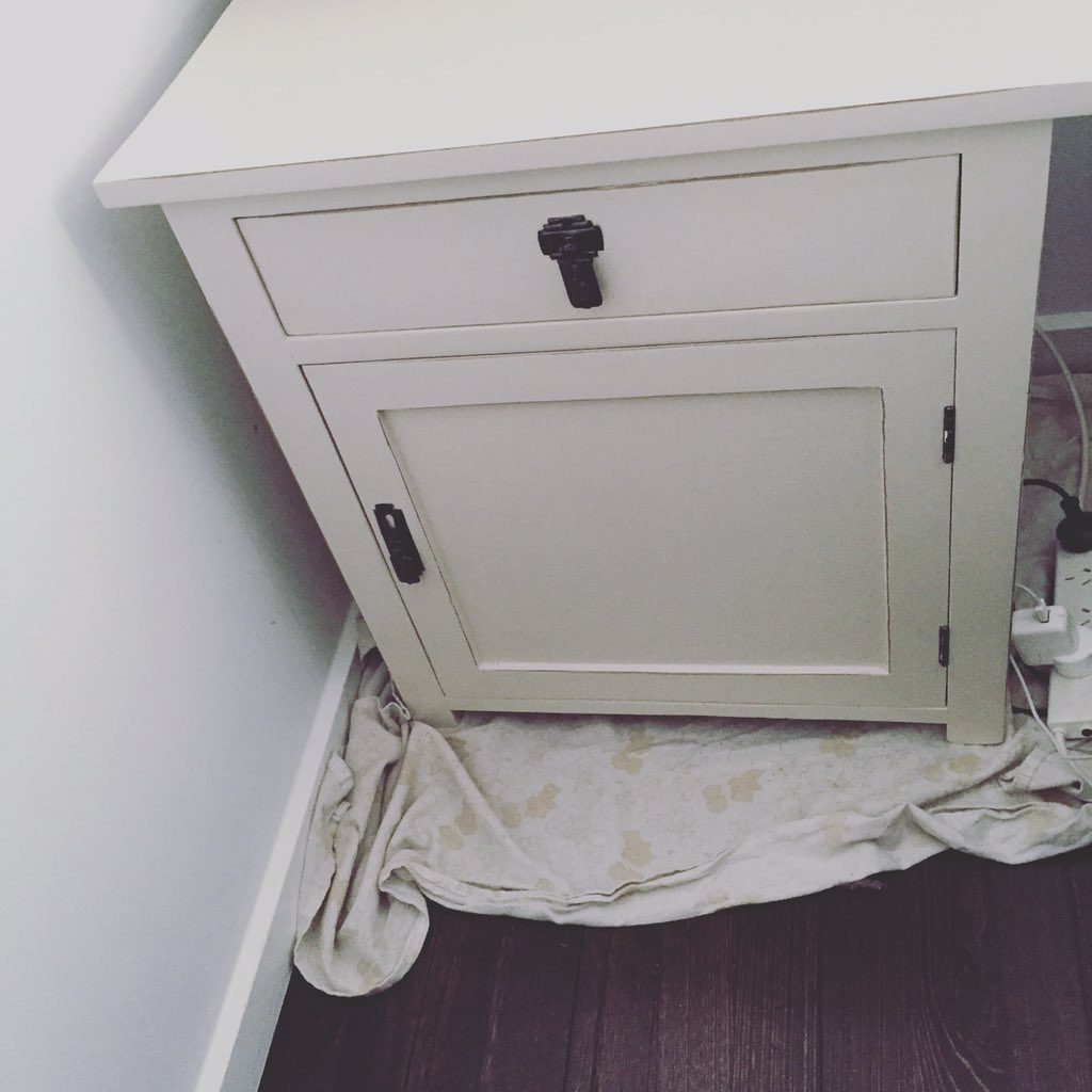 booksandlooks83's tweet photo. β€οΈ my new bedside table #ebaybuy #movingoutoftown #movingonup #ormond https://t.co/7i2GctFQWK