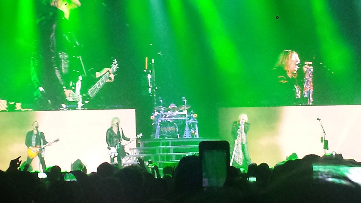 StaciaRae15's tweet photo. Take me back to the best concert ever! @DefLeppard @rickallenlive They didn't let me use bathroom cuz of m &amp; g!! #ND https://t.co/4RD3AtYidR