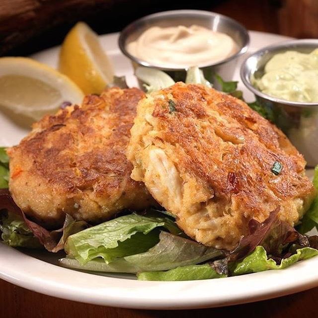 ChinoSpectrum's tweet photo. Jumbo Lump Crab Cakes are the perfect way to start off your next experience at Tahoe Joe's! https://t.co/OvvMOBMywc