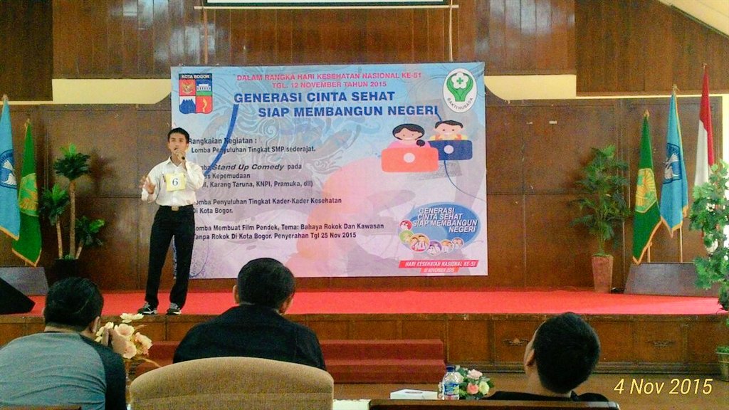 AmrisalS's tweet photo. Kompetisi Standup comedy, dalam rangka Hari kesehatan Nasional,dijuri in oleh @DedeKendor @Hadaiko @StandUpIndo_BGR https://t.co/9OMDHaQVyU