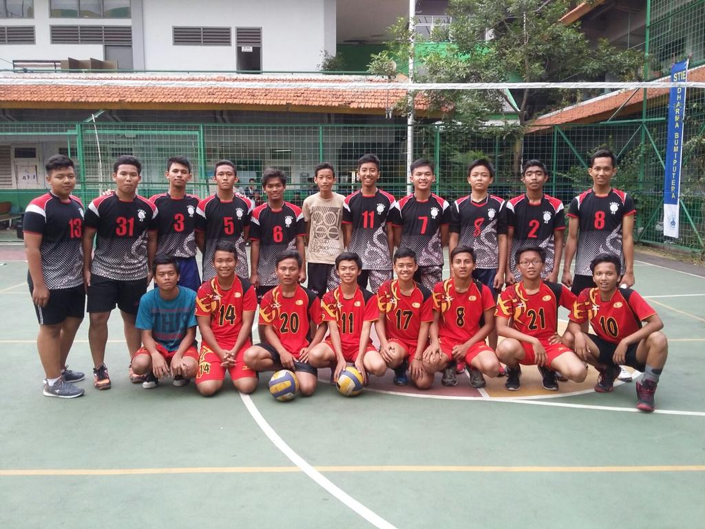 FQurbana's tweet photo. Dulu satu team skrg jd lawan tanding wkwk https://t.co/IMCocS94vW