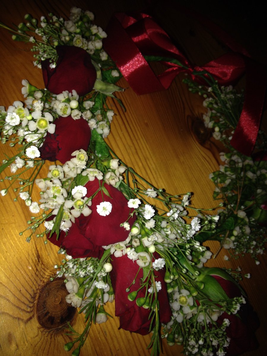 #FlowerCrown #RedRoses #Mooi #BabbyBreaths