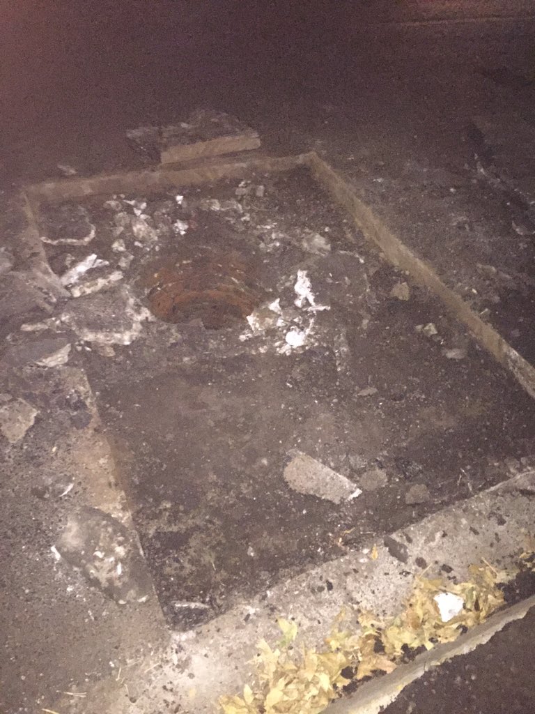 retioDF's tweet photo. Dejan estos hoyos en obras del eje 6 sur y sin letreros de precaución https://t.co/KGgegB1qwb —@erod4490 https://t.co/OqXoo0iVFU