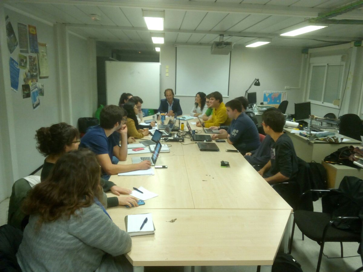 estudiantsudg's tweet photo. Reunió del Consell d'Estudiants amb el #rectorudg i la Vicerectora d'Estudiants @univgirona https://t.co/765XvkjE1n