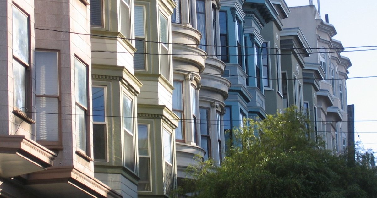 HuffPostPol's tweet photo. San Francisco rejects tougher regulations on Airbnb https://t.co/a4Kz11vHql https://t.co/hhkK7OheMs