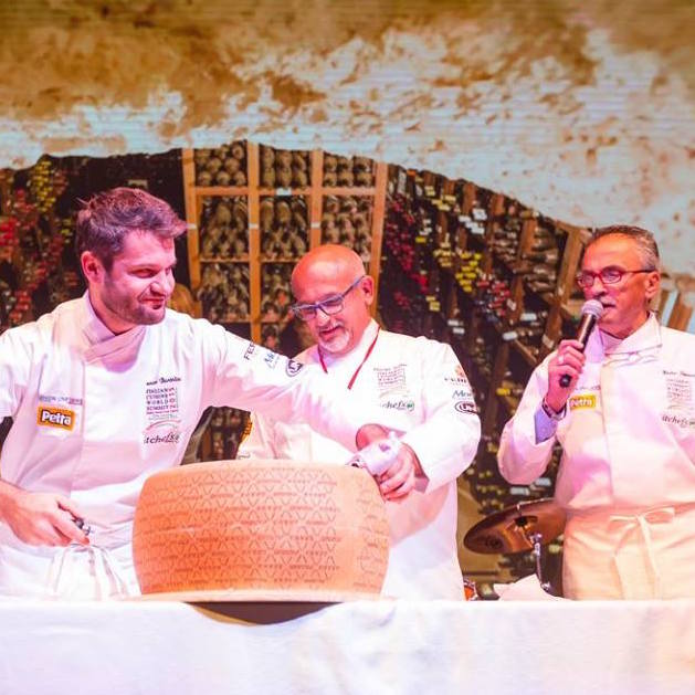 ICWSdxb's tweet photo. The ceremony of cutting the Grana Padano Cheese by Italian chefs Enrico Bartolini &amp; Claudio Sadler @JWDubaiMarquis https://t.co/8Ax07nDgTQ