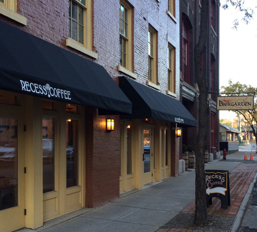 downtownSYR's tweet photo. So nice to see! MT @BenWalsh44: 100 Block of Montgomery St is coming alive! @RecessCo @Courier1844 @WolffsBierGartn https://t.co/a5dO4qrr7P
