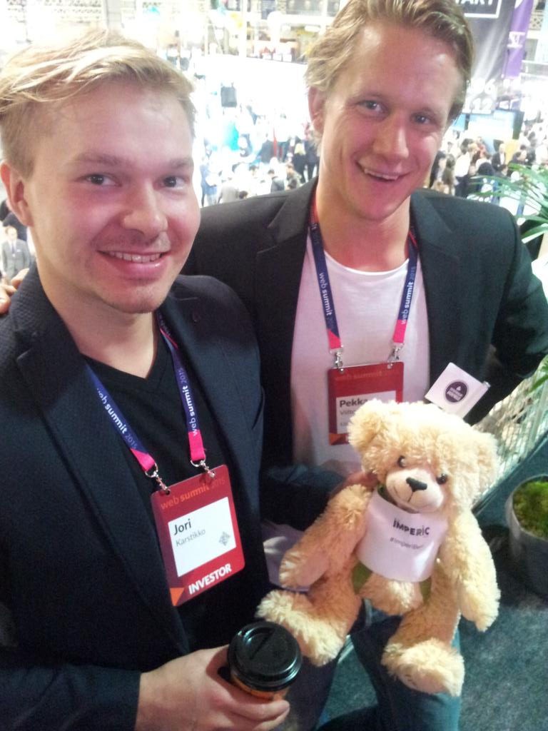 EntAnon's tweet photo. #imperibear in the lap of investors #list71 https://t.co/OYNv4V5XkC