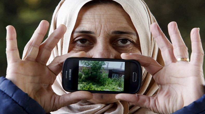 teleSURtv's tweet photo. #GALERÍA | Los recuerdos que los #refugiados guardan en sus teléfonos https://t.co/4TTGREPEpP #CrisisRefugiados https://t.co/BqddbCdxQQ