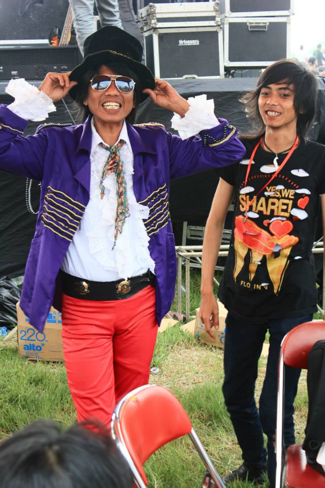 #Backstage vokalis dan manager sedang unjuk gigi,,, hihaaahhh <a href="/Agus_Injuk/">Agus Injuk</a> <a href="/DadanProject/">DadanMartin</a>