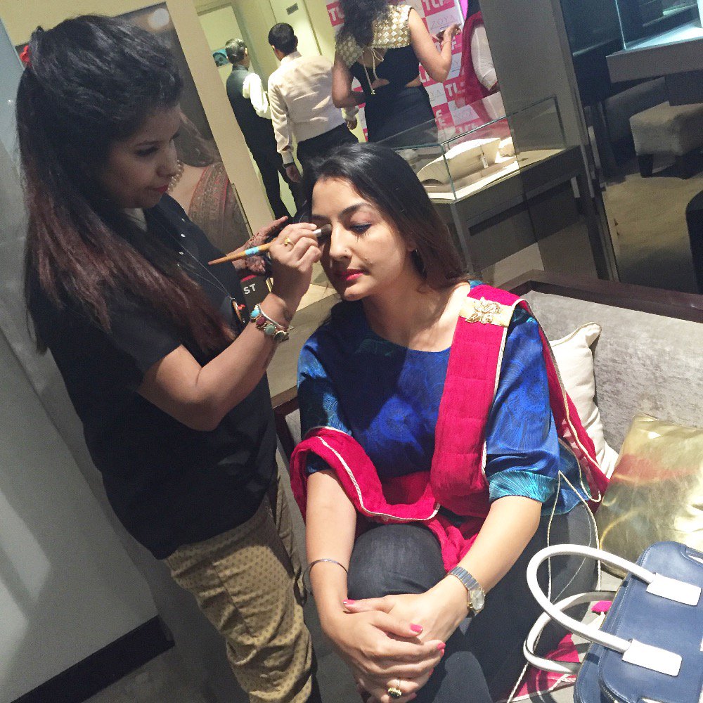 TeamGuiltyBytes's tweet photo. Makeup and hairstyling sessions with @ILoveLakme and @ZoyaJewels for the brides-to-be https://t.co/23QQZoOpYy