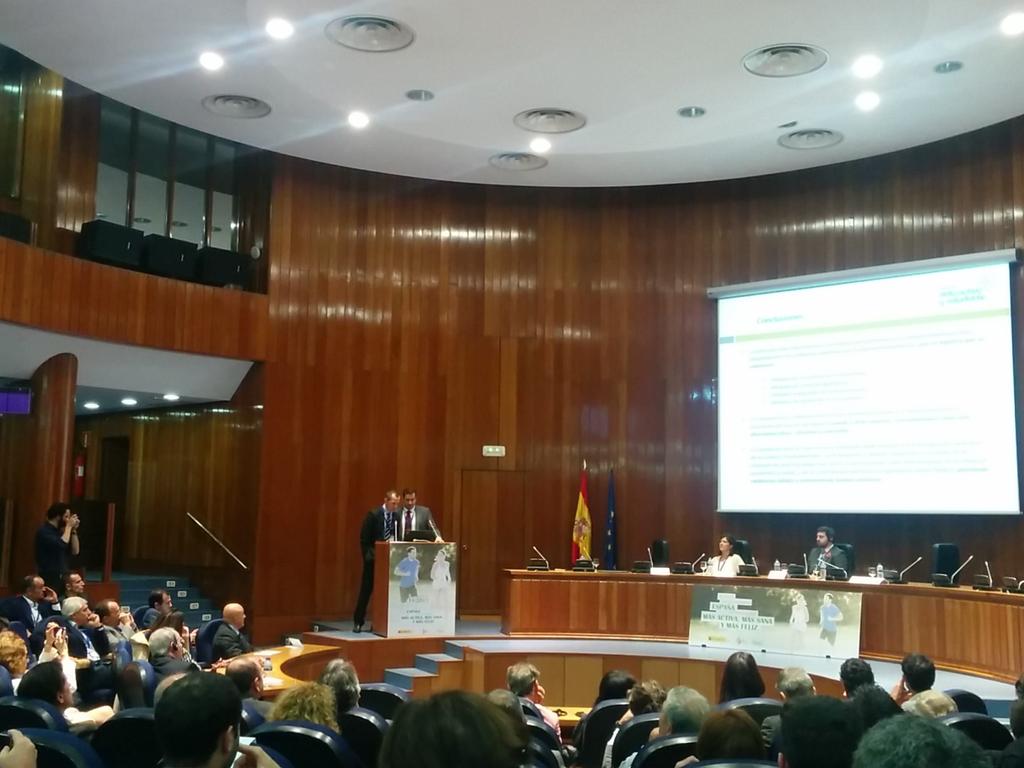 lucasepg's tweet photo. "El deporte es la píldora milagrosa del siglo XX"I es una de las conclusiones del #SimposioFVAS @FundacionVAS https://t.co/LqHJqw0JLK