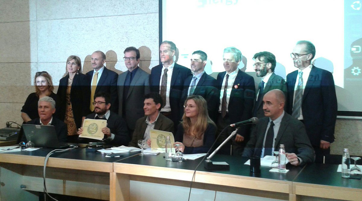 Legambiente's tweet photo. Le #città possono essere cantieri di innovazione.
Ecco i premiati a #Ecomondo →
https://t.co/qlgnEs8C35 https://t.co/dUXuOSfXQ2