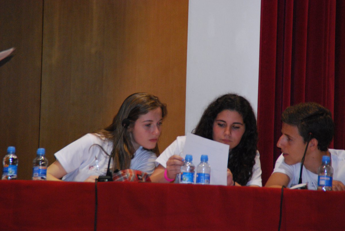 idebatescolar's tweet image. Aprender a debatir es ... goo.gl/E7HmdM 
#investigar #argumentar #trabajoenequipo #educación #debate