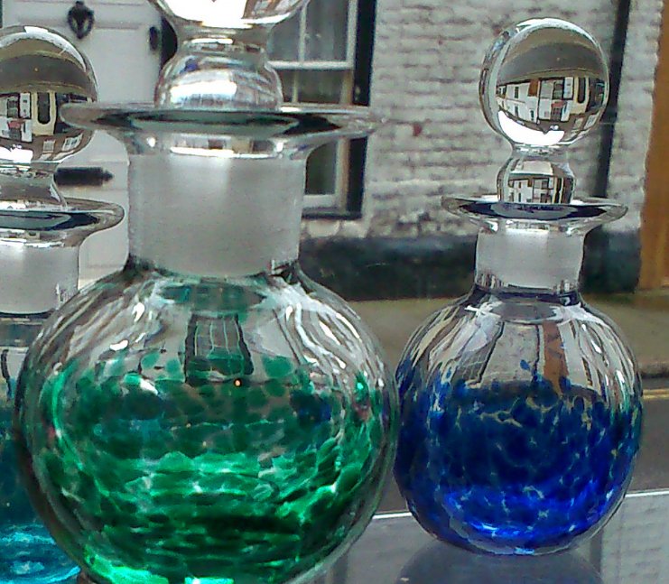 LSGMargate's tweet photo. Gloriously colourful &amp; expertly made bottles by #AndrewSanders of @kingstreetart are brightening up our window https://t.co/UPEmnFEpfv