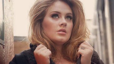 noticias_cuatro's tweet photo. Adele, imparable con su Hello  https://t.co/YZSjjfYKCu https://t.co/fdZOWe3goS