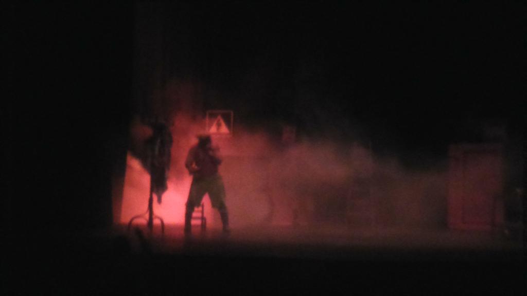 VctorManueFdez's tweet photo. Termina la obra d teatro.Gracias a todos los coles por venir. #SPI2015 https://t.co/z8eGZeLP9s